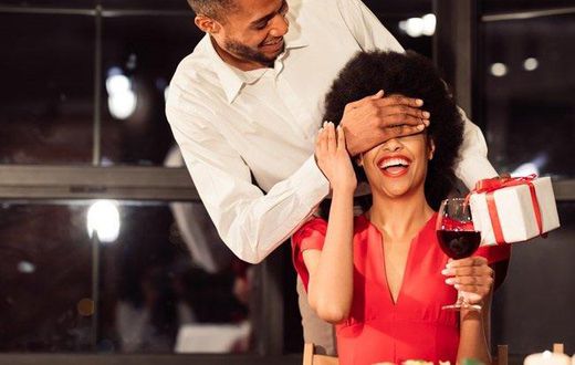 Couple on Val's Day date