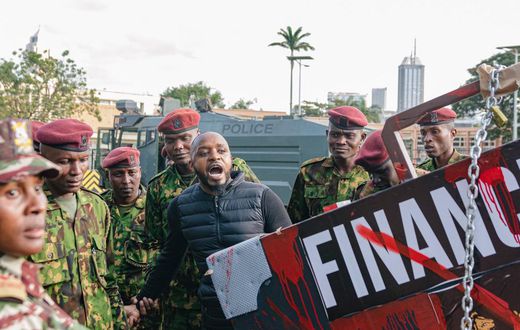 Boniface Mwangi arrested during occupy parliament protests