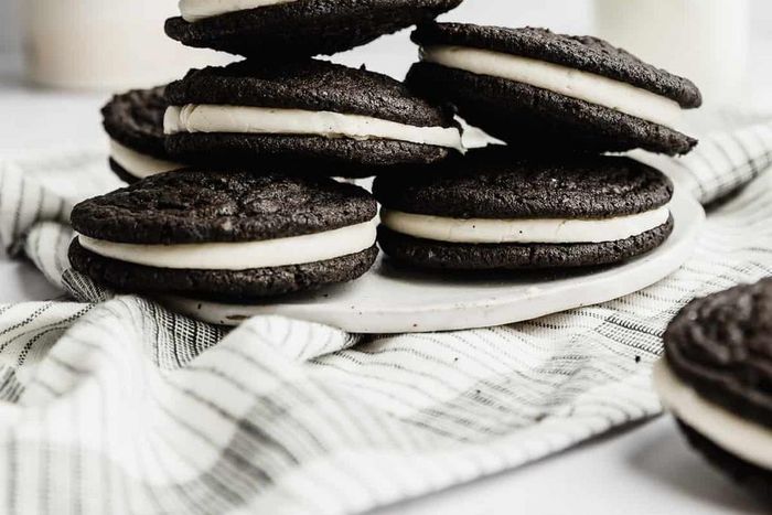 Homemade Oreo cookies (Salt & Baker)