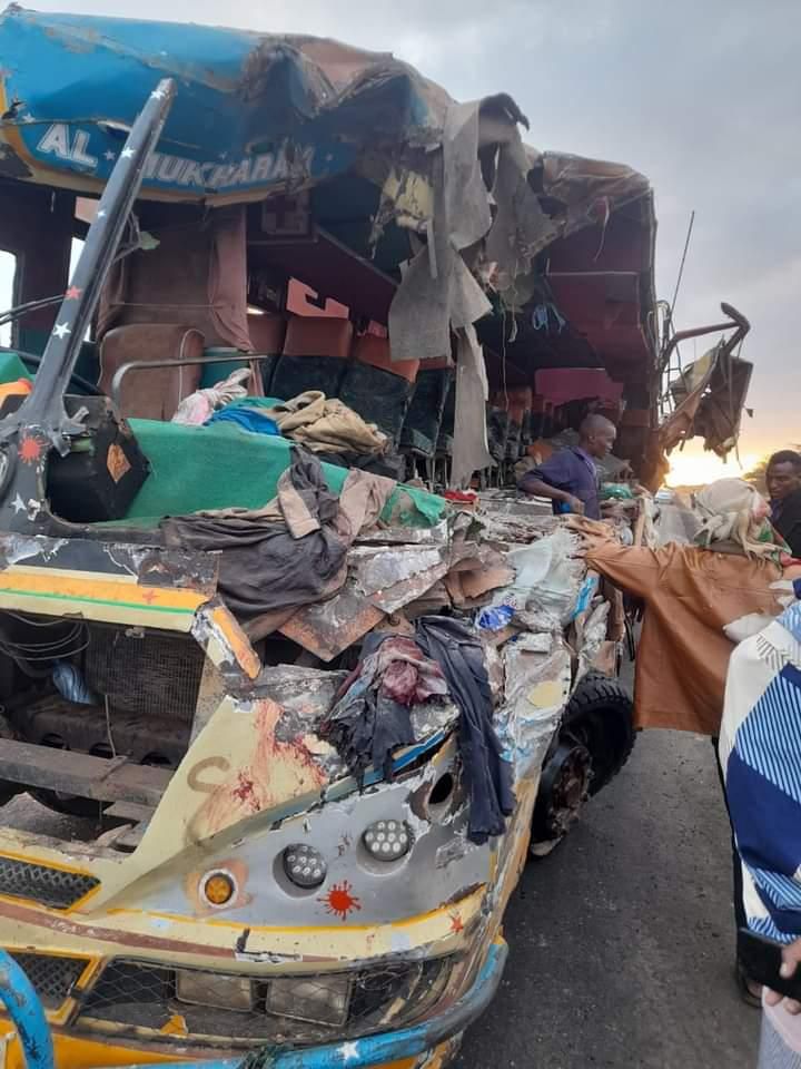 Several die after bus crashes into parked trailer along Nairobi-Garissa Highway