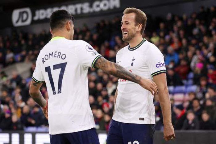Harry Kane scored twice for Tottenham to sink Crystal Palace