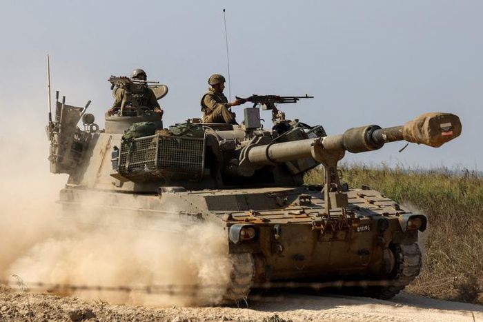 Israeli soldiers ride atop an artillery unit near the Israeli side of the border between Israel and the Gaza Strip, November 3, 2023.REUTERS/Amir Cohen