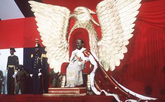 Photoshop of Raila Odinga being crowned elder in Nigeria