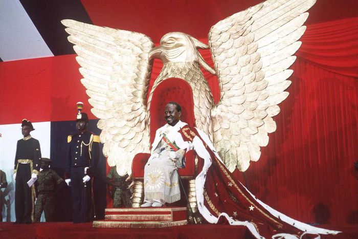 Photoshop of Raila Odinga being crowned elder in Nigeria