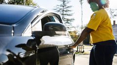 Young woman opening the car door. Credit: Fotostorm