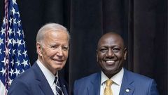 File image of US President Joe Biden (L) and Kenya’s President William Ruto posing for a picture.