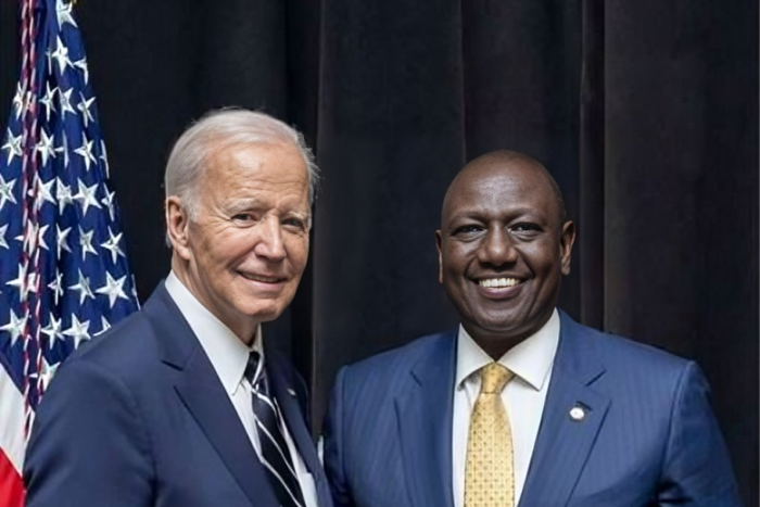 File image of US President Joe Biden (L) and Kenya’s President William Ruto posing for a picture.