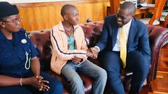 Nairobi Governor Johnson Sakaja on Wednesday afternoon met with Ndagire Renova, the young trader caught up in an unfortunate incident during routine enforcement by Nairobi City County Government security and compliance officers on Tuesday.
