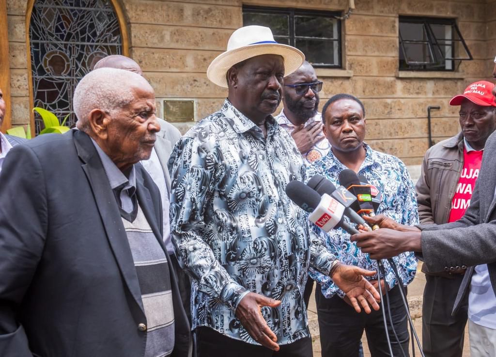 Former Prime Minister Raila Odinga paid homage to the late Shujaa Mukami wa Kimathi who’s body is lying at the Lee Funeral Home on May 7, 2023