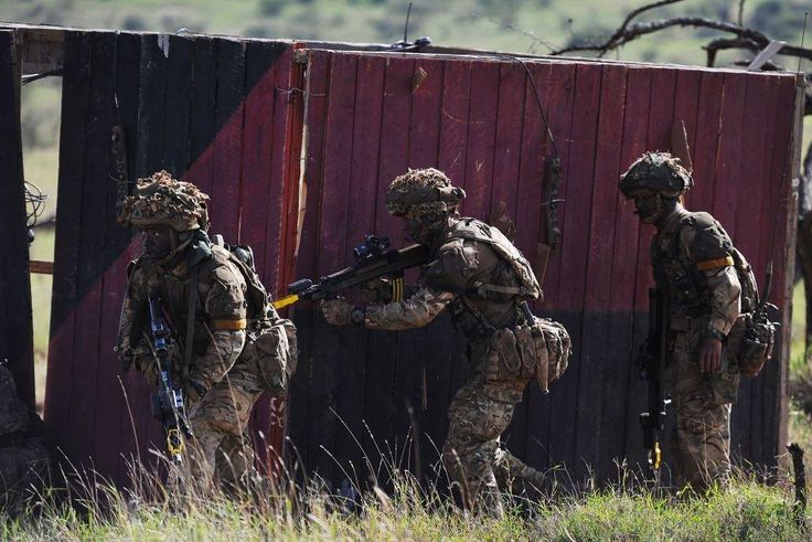 Soldiers take up position as they take part in a simulated military exercise of the British Army Training Unit in Kenya (BATUK) together with the Kenya Defence Forces (KDF) at the ol-Daiga ranch, high on Kenya's Laikipia plateau on March 27, 2018. (TON...