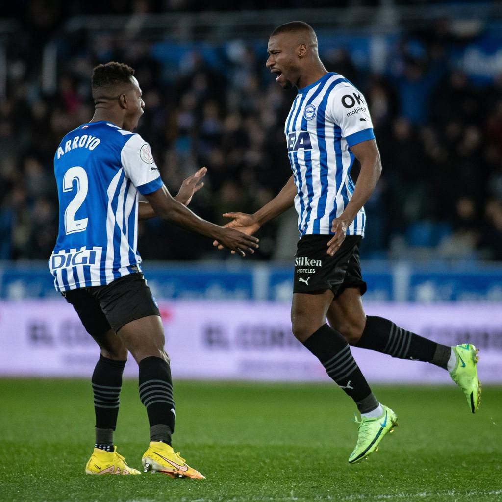 Sylla (R) scored the winner as Alaves edged past Valladolid