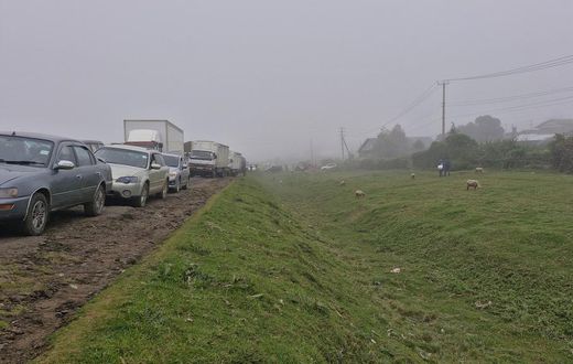 Motorists spend entire night stuck in traffic at Kimende along Nairobi-Nakuru highway