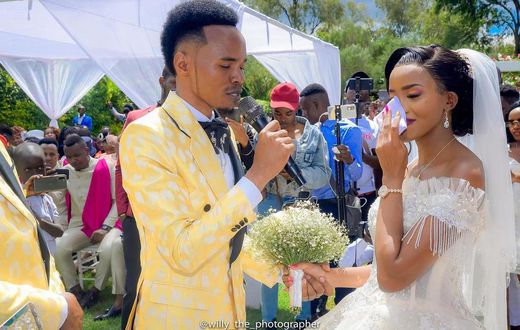Stephen Kasolo weds lover Grace