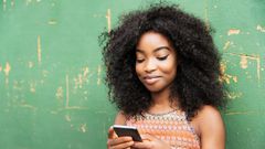Girl texting(Fortune)