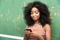 Girl texting(Fortune)