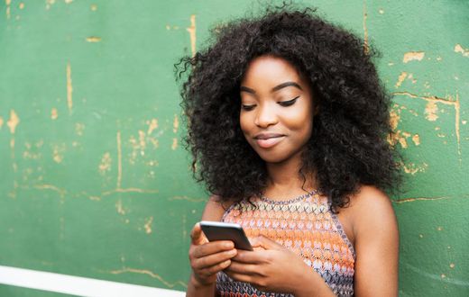 Girl texting(Fortune)