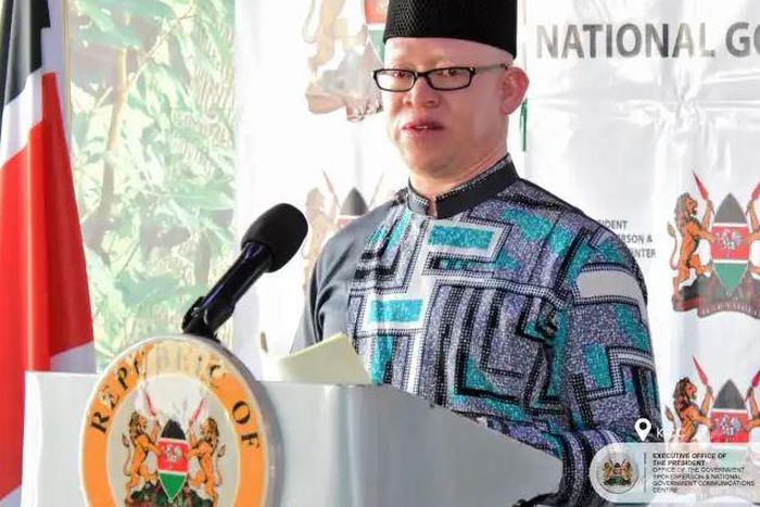 File image of Government Spokesman, Isaac Mwaura addressing the press