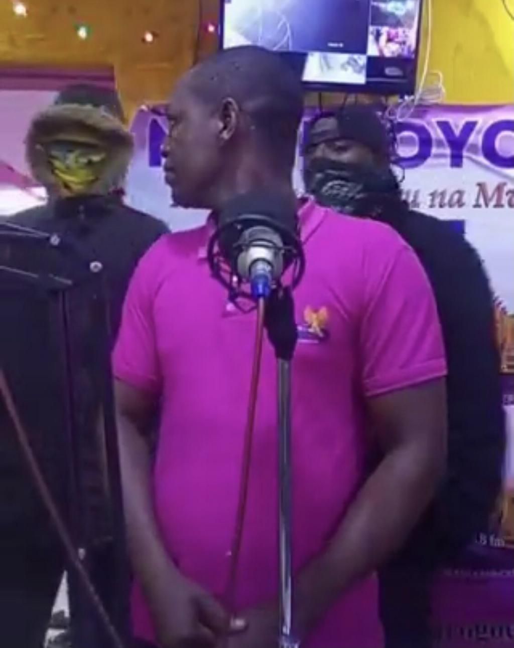 A Mwinjoyo FM presenter and thugs behind him