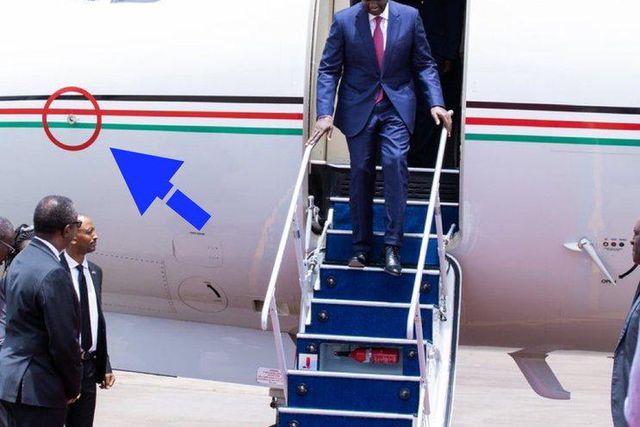 Presidedent William Ruto disembarking from the official presidential jet