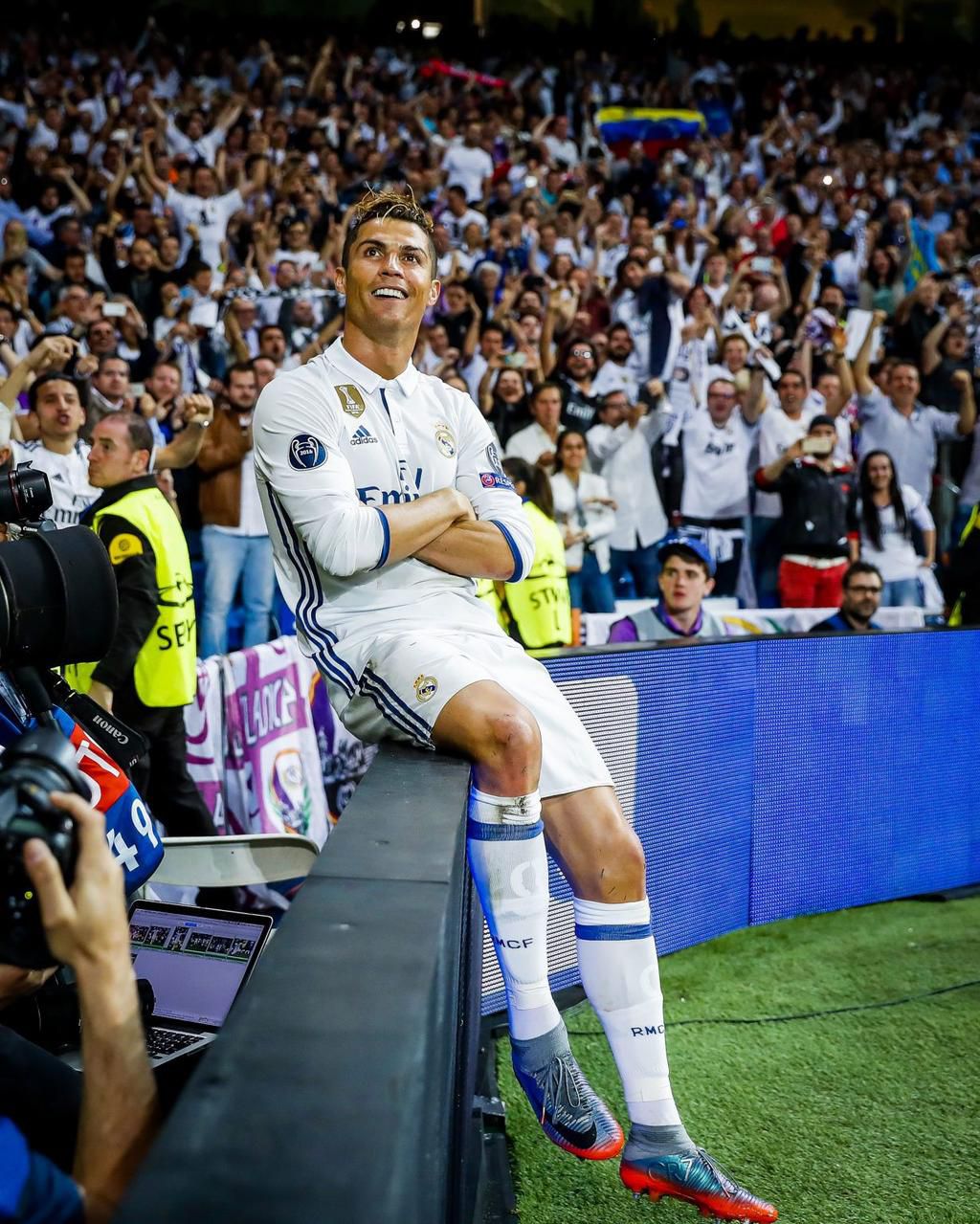 Ronaldo celebrates goal in the Champions League