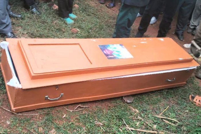 An empty coffin which was found dumped at the gate to a homestead in Kisii County on Thursday morning