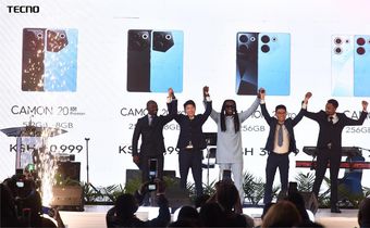 From left, Antony Brian Otieno, Retail Manager, TECNO Kenya, Ray Fang, Country Manager, TECNO, CAMON 20 series Brand Ambassador, Nyashinski, TECNO Kenya Brand Manager, Peter Shi and Product & Training Manager, Linus Ngutui celebrate the official launch...