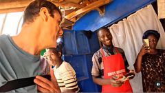 YouTuber Kino in Kibera Kibandaski