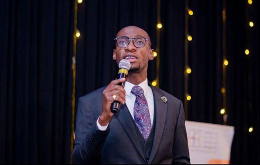 Dr Ofweneke