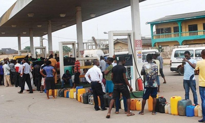 Queue for fuel in Nigeria