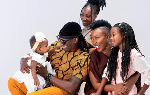 Nameless, Wahu and their three children