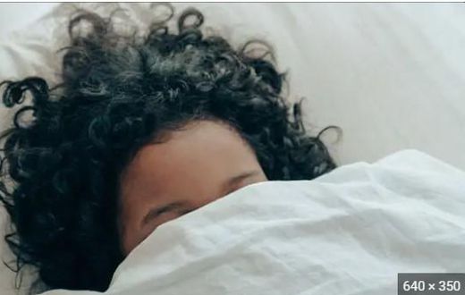Sleeping with the eyes open