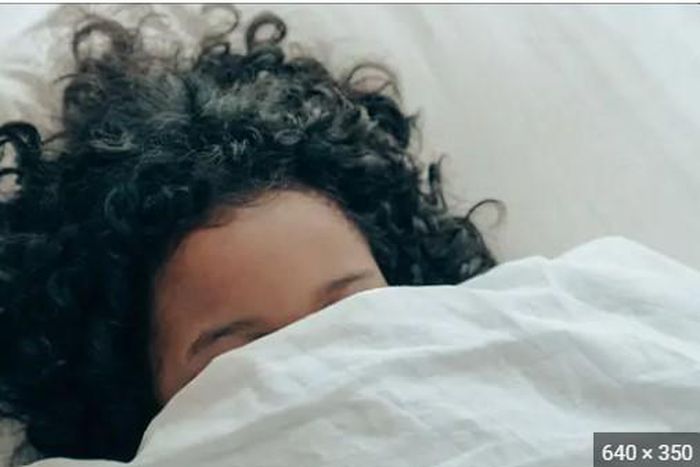 Sleeping with the eyes open