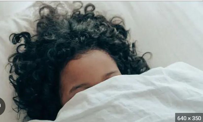 Sleeping with the eyes open