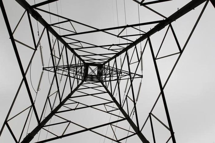 A high voltage electrical pylon stands on the outskirts of Kenya's capital Nairobi, March 14, 2011. REUTERS/Thomas Mukoya