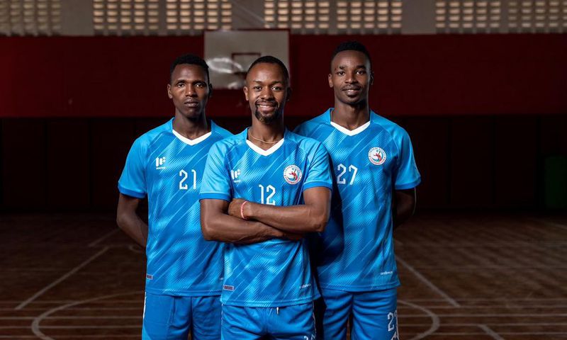Trailblazers players pose for a photo in their new kit L(PHOTO: TRAILBLAZERS TWITTER ACCOUNT)