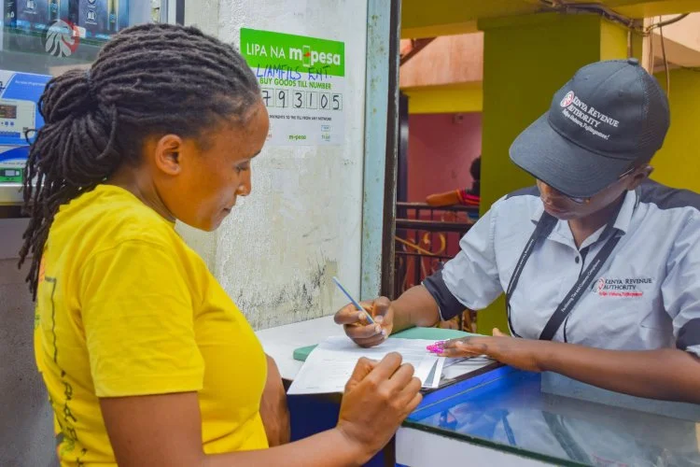 A KRA Revenue Service Assistant RSA attending to a businesswoman in Nairobi on September, 27 2023