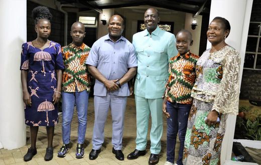 Kakamega Governor Fernandes Barasa and his family pose for a photo with President William Ruto