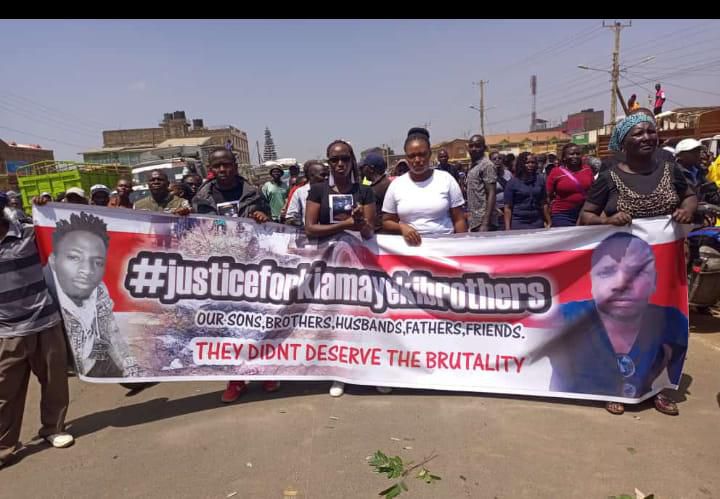Angry mourners protest the death of Joseph Ndung’u and Kennedy Gitau in Kirinyaga