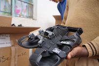Shoes that expand to fit wearer's foot