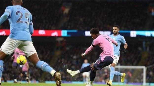 Demarai Gray scored a wonder goal to earn a point for Everton against Manchester City