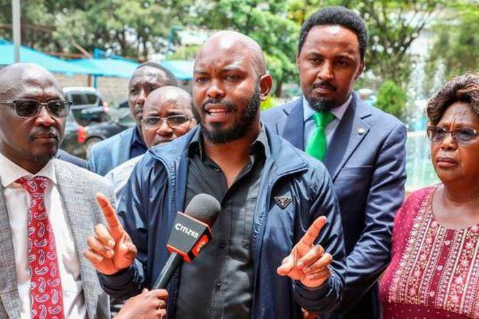 File image of Gatundu South Member of Parliament Gabriel Kagombe flanked by other politicians at a past media briefing
