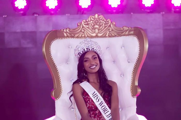 New Queen in Town...Sharon Obara.