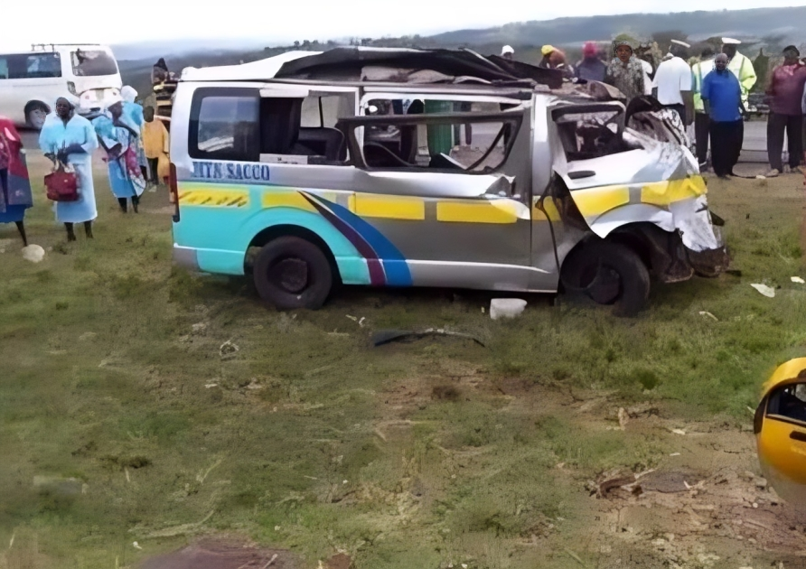 The scene of the road accident at Mahiga Meeru area, along the Nyahururu-Nyeri road on Saturday evening