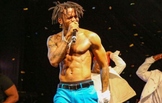 Diamond Platnumz performing on stage (Instagram)