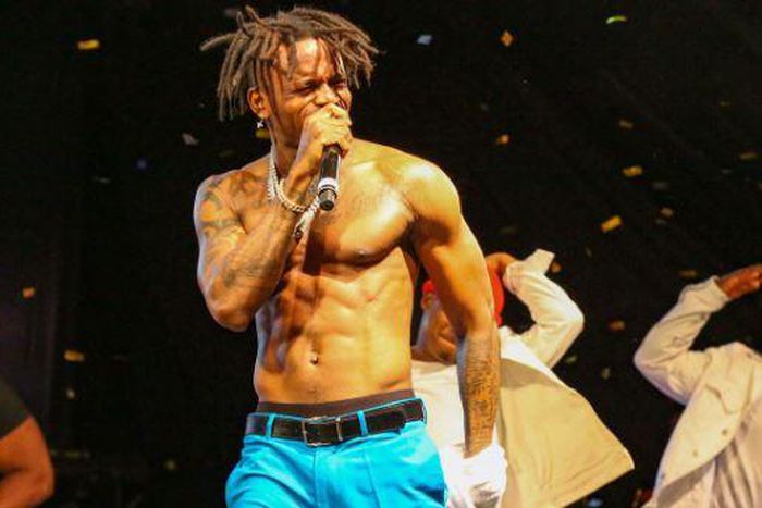Diamond Platnumz performing on stage (Instagram)