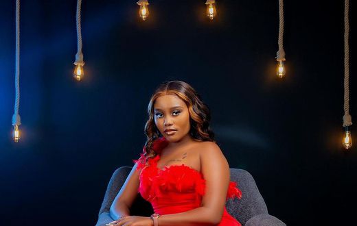 Alma Mutheu and her content partner Gift