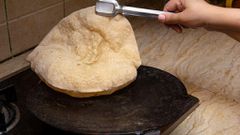 Cooking roti [Image Credit: Usman Yousaf]
