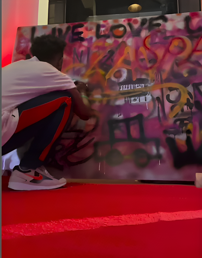 Guest participating in Kenya's most collaborative art piece, sponsored by I&M Bank at the Pulse Influencer Awards 2023