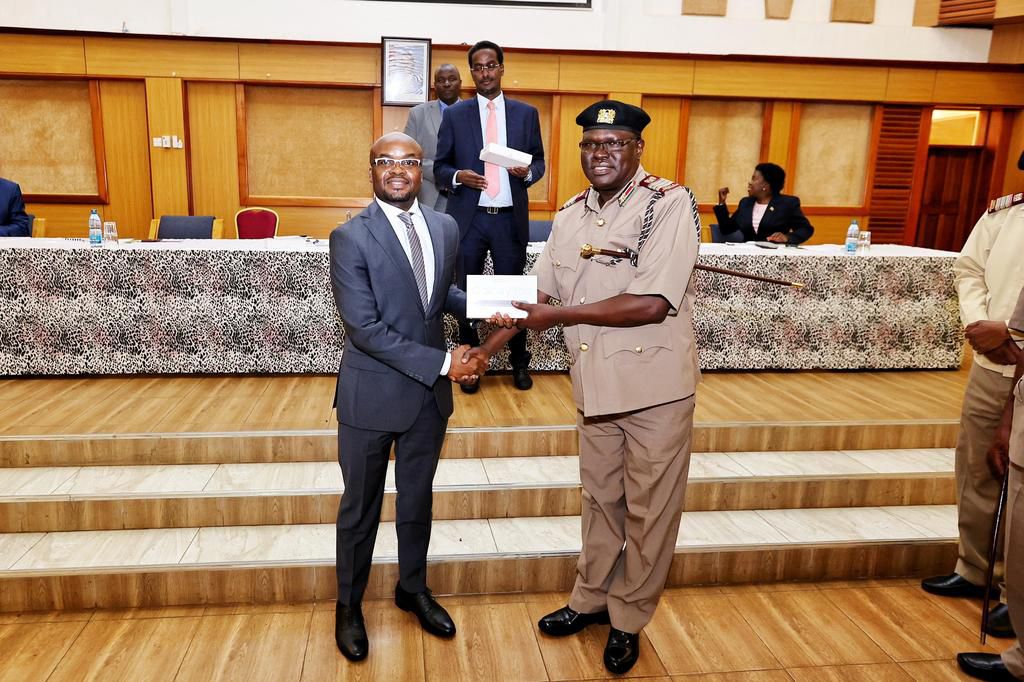Interior PS Raymond Omollo issues tablets to regional and county commissioners at the Kenya School of Government,  Lower Kabete on Wednesday, November 22, 2023