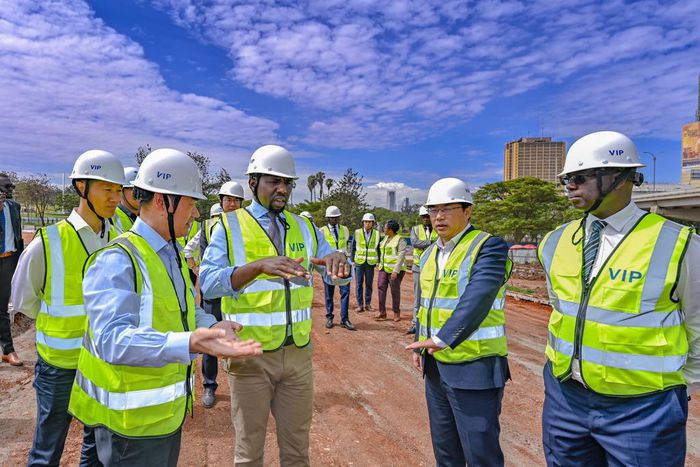Cabinet Secretary for Roads and Transport, Kipchumba Murkomen has provided a glimpse into the ongoing expansion of the Nairobi Expressway Exit Plaza at Greenpark.